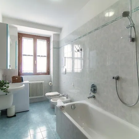 Venus And Mars - By Myhomeincomo *